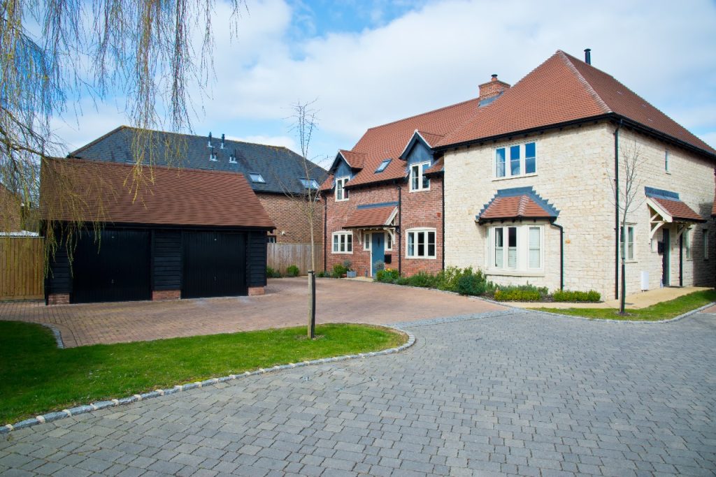 Tarmac vs. Resin Bound Driveways Choosing the Right Surface